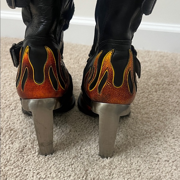 Fiery Black Combat Boots - Picture 4 of 4